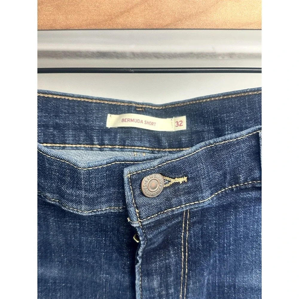 Levis Denim Bermuda‎ Men  Size 32 Blue Jean Shorts Medium Wash
